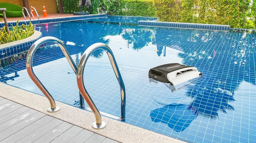 Betta SE Solar Powered Pool Skimmer