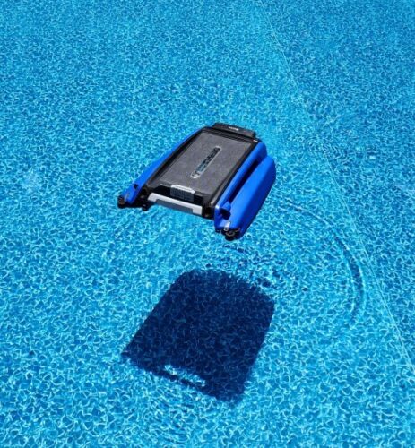 The Betta SE pool skimmer in action