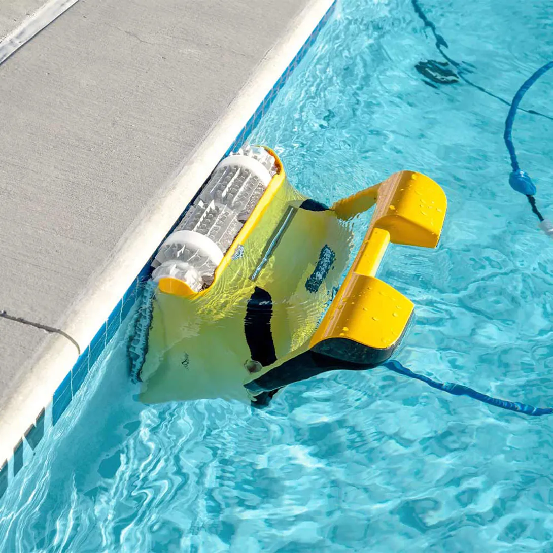 Dolphin Wave 80 entering pool to clean wall and waterline